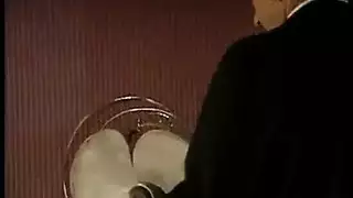 حك الكس بقوة ونزول الماء