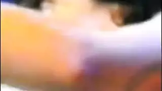 أميرة عربية تتعرض لقذف عنيف في الحلق أمام الكاميرا