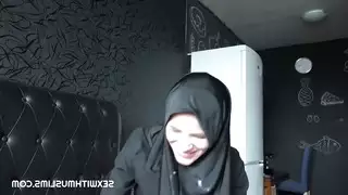 فتاة سورية تغير رأيها في مص القضيب