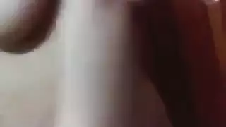 امرأة أكبر تركب شابًا بقضيب صغير