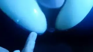 ثعلبة الفيوم تأخذ القضيب بعمق في حلقها