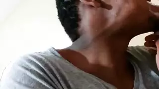 رياضات مائية عربية إباحية: شرب البول والقذف