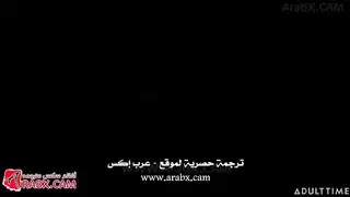 لقاء حذر مع أم مثيرة في مشهد إباحي