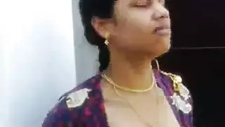مليونير شهير يضرب عاهرة سمراء مثارة
