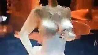 نجمة البورنو الآسيوية ترقص ثم تأخذ عدة قذف على وجهها