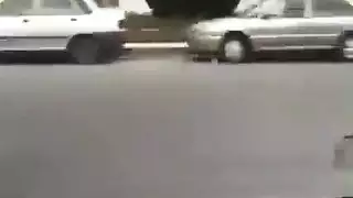شاب جريء يفلش انتصابه خلال زحمة مرور في إيران