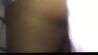 أخت عربية ساخنة تتغزل بشرجها الوردي المبلل