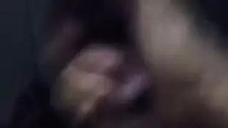 فتاة مصرية مثيرة تداعب قضيبًا منتصبًا
