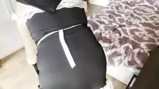 كس خليفة يحصل على مفاجأة كريمية أثناء إزالة الغبار في جوارب شبكية