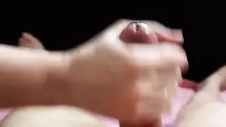 مراهقة عربية محجبة تُضرب في مهبلها