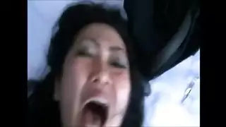 كاميرا خفية: زوجة ناضجة تأخذ ضربًا قاسيًا