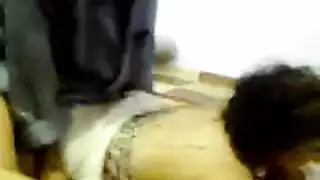 ضعف المشكلة: فتاتان غريبتان في حفلة جماع صريحة