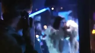 ثنائي شاب يمارس الجنس مثل الأرانب في مشهد صريح وجنسي