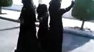 جنس جماعي في الشارع مع عاهرات خليجيات مثيرة