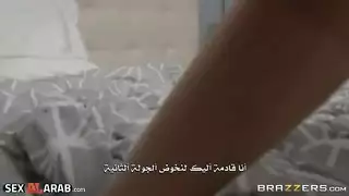 مساعدة الجارة المثيرة: من خدمة إلى إباحية شرجية قاسية
