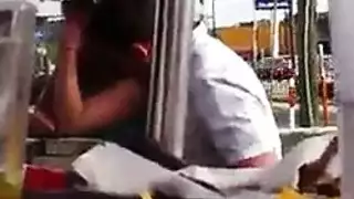 طعام وجنس: تنزلق على عموده على الطاولة