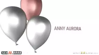 احتفال عيد ميلاد مراهقة ساخنة بمشهد إباحي كامل