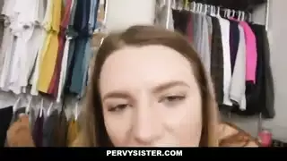 مؤخرة لذيذة للأنثى المثيرة في مشهد جماع صارم