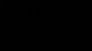 جميلة شابة تأخذه بقسوة من الخلف