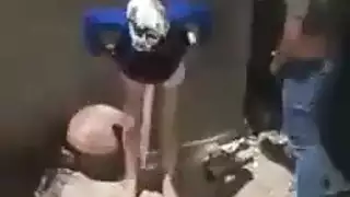 سكس يتسلل لبيت جارته وتصحى وهو ينيكها