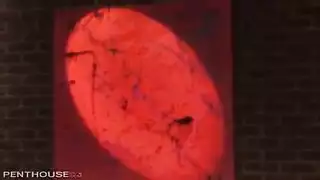 ممثلة إباحية تتعرض للجماع بقضيب كبير بعنف