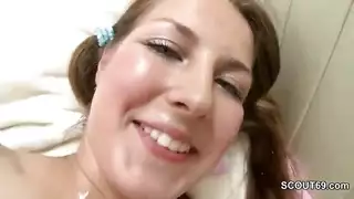 أشقاء مُثارون: مص شديد وجماع إباحي مهبلي