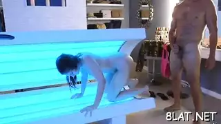 الخياطة والزبون الأسود