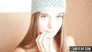 فتاة مراهقة سمراء تأخذ تدليكاً عميقاً وضرباً قاسياً بوضعية الكلب