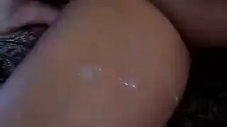 يركبها ويرضع حلبيها