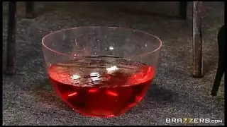 شرموطه ببزاز كبيره تتناك من الحين