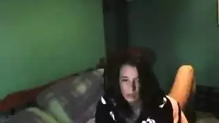 شفاه ملفوفة حول قضيب سميك