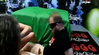 تحب عندما يتمزق البيكيني ويكشف كسها