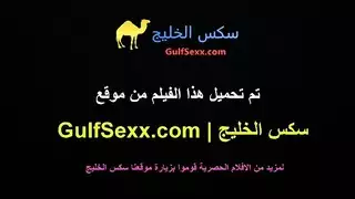 شقراء جميلة ذات الشعر الاحمر تدلك الزب الاسود برجليها