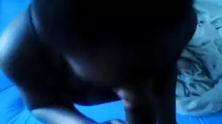 النوم بجواره الام