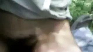 فرج أفريقي ضخم يتم شده وفتحه