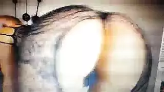 بنات جامحة في وضعية المقص