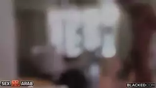 أرنوبة الثلج مدمنة على أفلام زب أسود ضخم