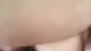 الزوجة السمراء تتوسل للحصول على قذف شرجي