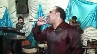 إباحية بنات الشاطئ: راقصات مثيرات يهززن مؤخراتهن المغرية