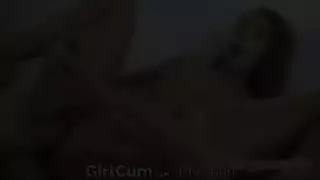 بنت بتتناك وتنزل لبن من كسها