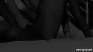 سكس نيك ثلاثي ملتهب و نيك قحبتين من زب كبير سمين