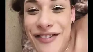 تكون مثل لكلب ويضربها