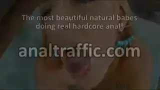 مراهقة تكشف عن نفسها للاستمتاع بفعل إباحي مع حمار