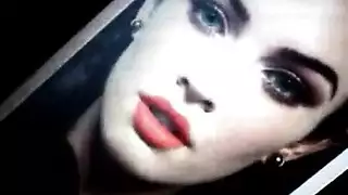 قضاء الحاجة على ركبتيها غنيمة