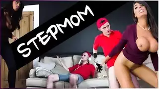 سكسيابني ام كبيرة مع ابن يتحسس عليها و هية نايمة