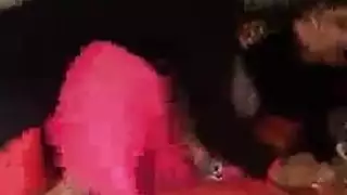فتيات هنديات مثيرات يمارسن المقص وأصابع في مشهد إكس إكس إكس