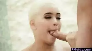 جميلة تخوض الأفرو