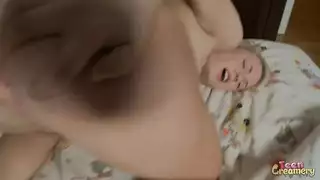 الام تصرخ من النيك العنف