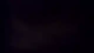 ولد وقف يلعب في زيبو المنتصف مرت ابو تتفرج علي