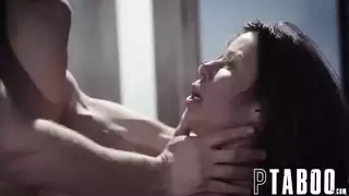 بنت تخلع ملابس ولد ويبدا في الجنس